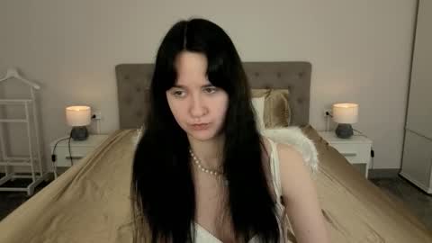 Violette online show from March 29, 1:43 pm