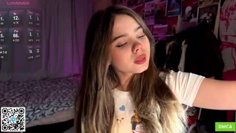 Snapshot of bestie_me chatting on October 17, 5:16 pm Emily Stream every day online show from October 17, 5:16 pm