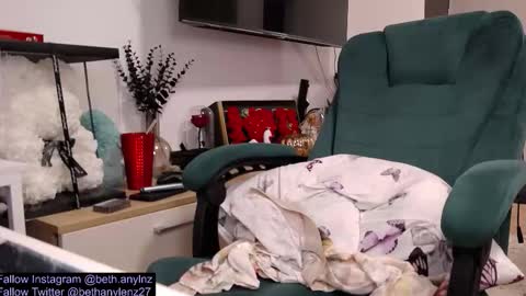 bethanylenz2 online show from October 13, 7:27 pm