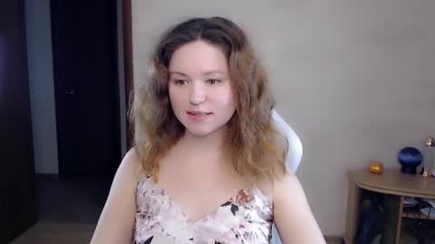 Snapshot of bettystar_ chatting on October 5, 7:41 pm Betty online show from October 5, 7:41 pm