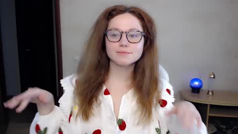 Snapshot of bettystar_ chatting on March 7, 8:11 pm Betty online show from March 7, 8:11 pm