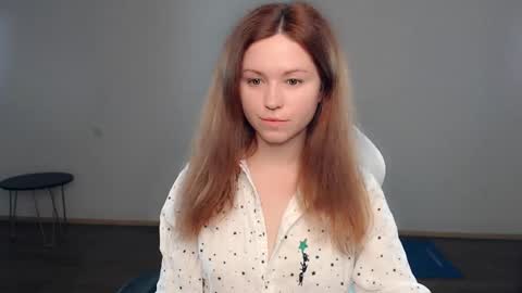 Snapshot of bettystar_ chatting on December 5, 6:22 pm Betty online show from December 5, 6:22 pm
