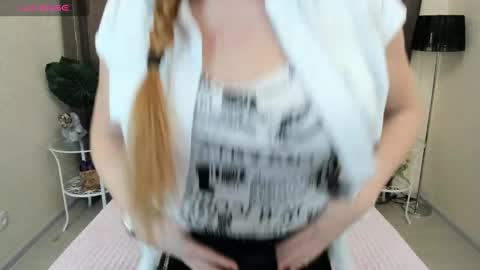 Snapshot of bettyurbane chatting on December 3, 4:13 am Mila Sweet online show from December 3, 4:13 am