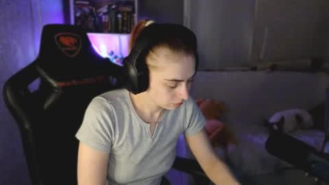 beverly_yay online show from April 27, 1:03 am