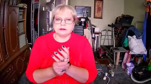 BeverlyQCynia online show from November 9, 12:01 pm