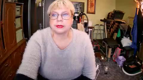 BeverlyQCynia online show from October 25, 1:41 pm