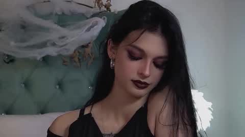 Snapshot of beverlyyork chatting on November 1, 8:18 am Beverly online show from November 1, 8:18 am