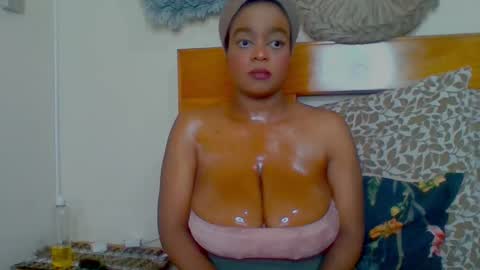 Snapshot of bianca_ebony chatting on February 14, 2:39 am bianca ebony online show from February 14, 2:39 am