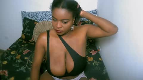 Snapshot of bianca_ebony chatting on September 16, 9:34 pm bianca ebony online show from September 16, 9:34 pm