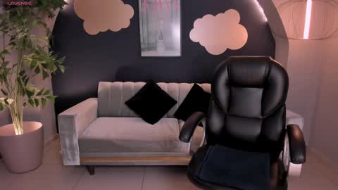 Bianca Pierce online show from February 24, 11:30 am