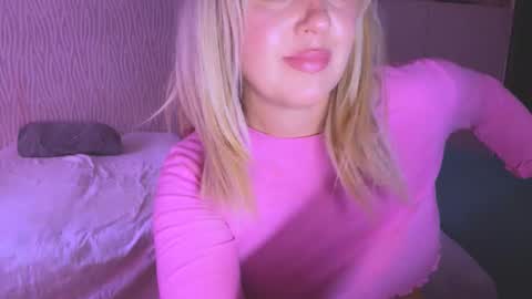 Snapshot of big_ass_blonde chatting on October 2, 5:01 am Eva online show from October 2, 5:01 am