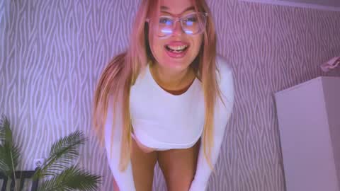 Snapshot of big_ass_blonde chatting on December 8, 6:33 am Eva online show from December 8, 6:33 am