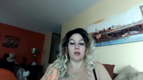 Snapshot of bigbreastsabrina chatting on March 5, 6:12 pm BIG BREAST SABRINA online show from March 5, 6:12 pm
