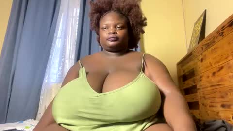 Snapshot of bigchocotities chatting on February 16, 4:20 am bigchocotities online show from February 16, 4:20 am