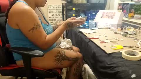 the Mini mami online show from February 8, 8:42 am