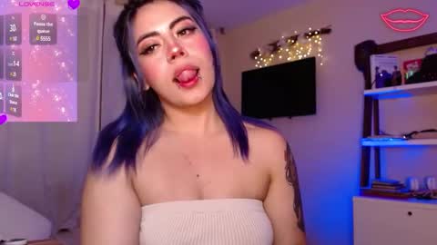 Snapshot of biigbooty_ chatting on January 8, 3:51 am biigbooty_ online show from January 8, 3:51 am