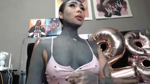 Snapshot of black_eyestattoo chatting on December 20, 11:05 pm karenth soto online show from December 20, 11:05 pm