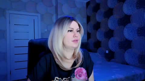 Snapshot of blackeyes11 chatting on February 4, 4:59 am blackeyes11 online show from February 4, 4:59 am