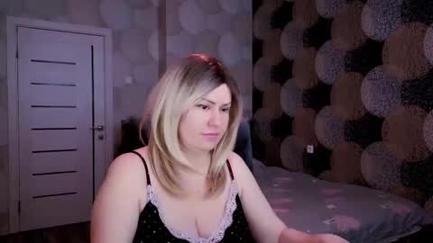 Snapshot of blackeyes11 chatting on February 24, 2:17 am blackeyes11 online show from February 24, 2:17 am