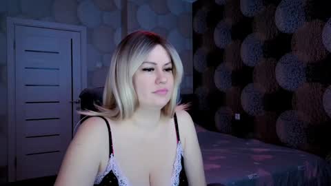 Snapshot of blackeyes11 chatting on December 24, 12:44 am blackeyes11 online show from December 24, 12:44 am