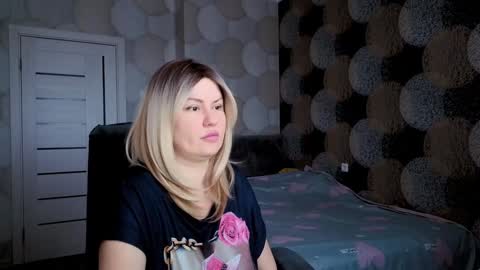 Snapshot of blackeyes11 chatting on February 5, 6:35 am blackeyes11 online show from February 5, 6:35 am