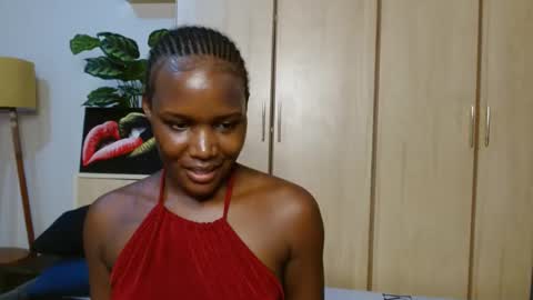 Snapshot of blackmellanin_ chatting on January 12, 7:21 am Smiley sylivia online show from January 12, 7:21 am