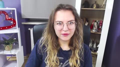 Snapshot of blackrosezoey chatting on December 19, 6:01 am Z O E Y online show from December 19, 6:01 am