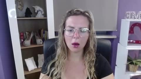 Snapshot of blackrosezoey chatting on September 22, 4:33 am Z O E Y online show from September 22, 4:33 am