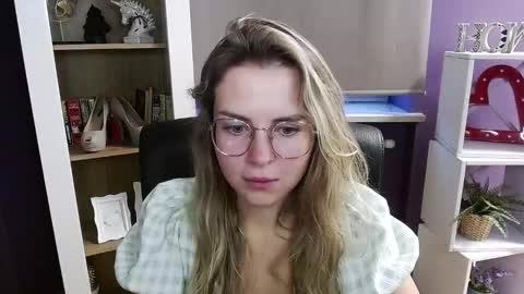 Snapshot of blackrosezoey chatting on October 10, 5:23 am Z O E Y online show from October 10, 5:23 am