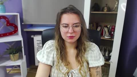 Snapshot of blackrosezoey chatting on December 17, 7:29 am Z O E Y online show from December 17, 7:29 am