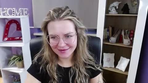 Z O E Y online show from November 5, 5:56 am