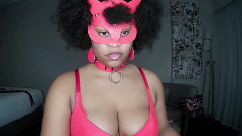 Snapshot of blacksirenqueen chatting on January 1, 5:01 am Queen Siren online show from January 1, 5:01 am