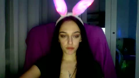 Snapshot of blacky_berry chatting on January 12, 6:37 pm Ivy online show from January 12, 6:37 pm