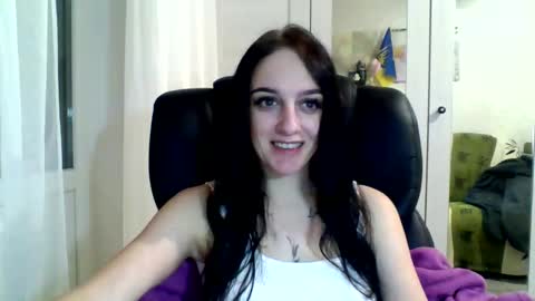 Snapshot of blacky_berry chatting on January 10, 7:43 pm Ivy online show from January 10, 7:43 pm