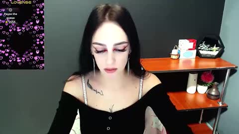 Snapshot of blacky_berry chatting on December 28, 1:28 pm Ivy online show from December 28, 1:28 pm