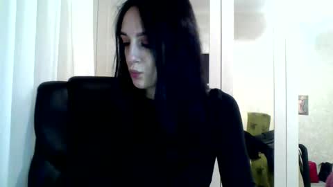 Snapshot of blacky_berry chatting on January 18, 11:55 pm Ivy online show from January 18, 11:55 pm