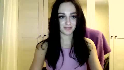 Snapshot of blacky_berry chatting on February 21, 12:27 am Ivy online show from February 21, 12:27 am