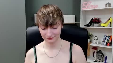 Snapshot of blair_erotic chatting on October 16, 6:27 am Blair online show from October 16, 6:27 am
