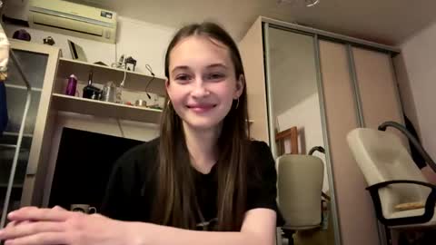 Mia online show from May 31, 7:15 pm