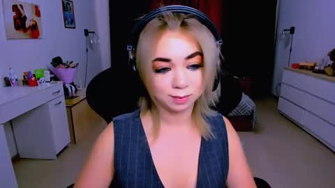 Nicole online show from September 12, 8:56 am