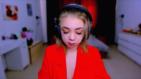 Nicole online show from September 18, 10:03 am