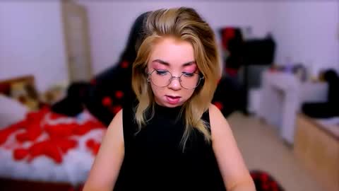 Nicole online show from March 5, 5:58 am