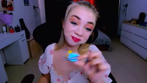 Nicole online show from October 3, 7:35 am