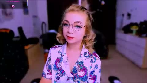 Nicole online show from October 28, 9:26 am