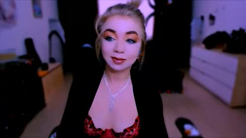 Nicole online show from November 5, 7:57 am