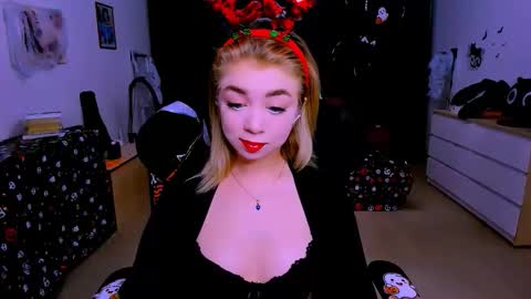 Nicole online show from November 8, 5:07 pm