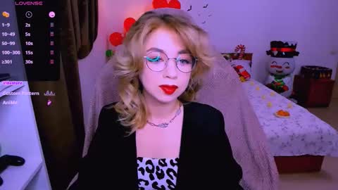 Nicole online show from December 2, 9:33 am