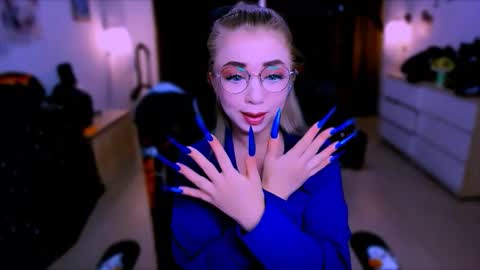 Nicole online show from October 30, 7:11 am