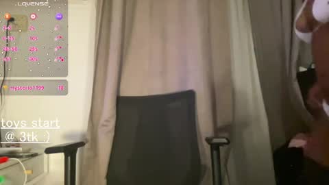 bloggirllaurel online show from April 4, 4:33 am