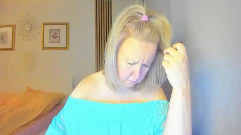 Nicole online show from February 4, 5:23 pm